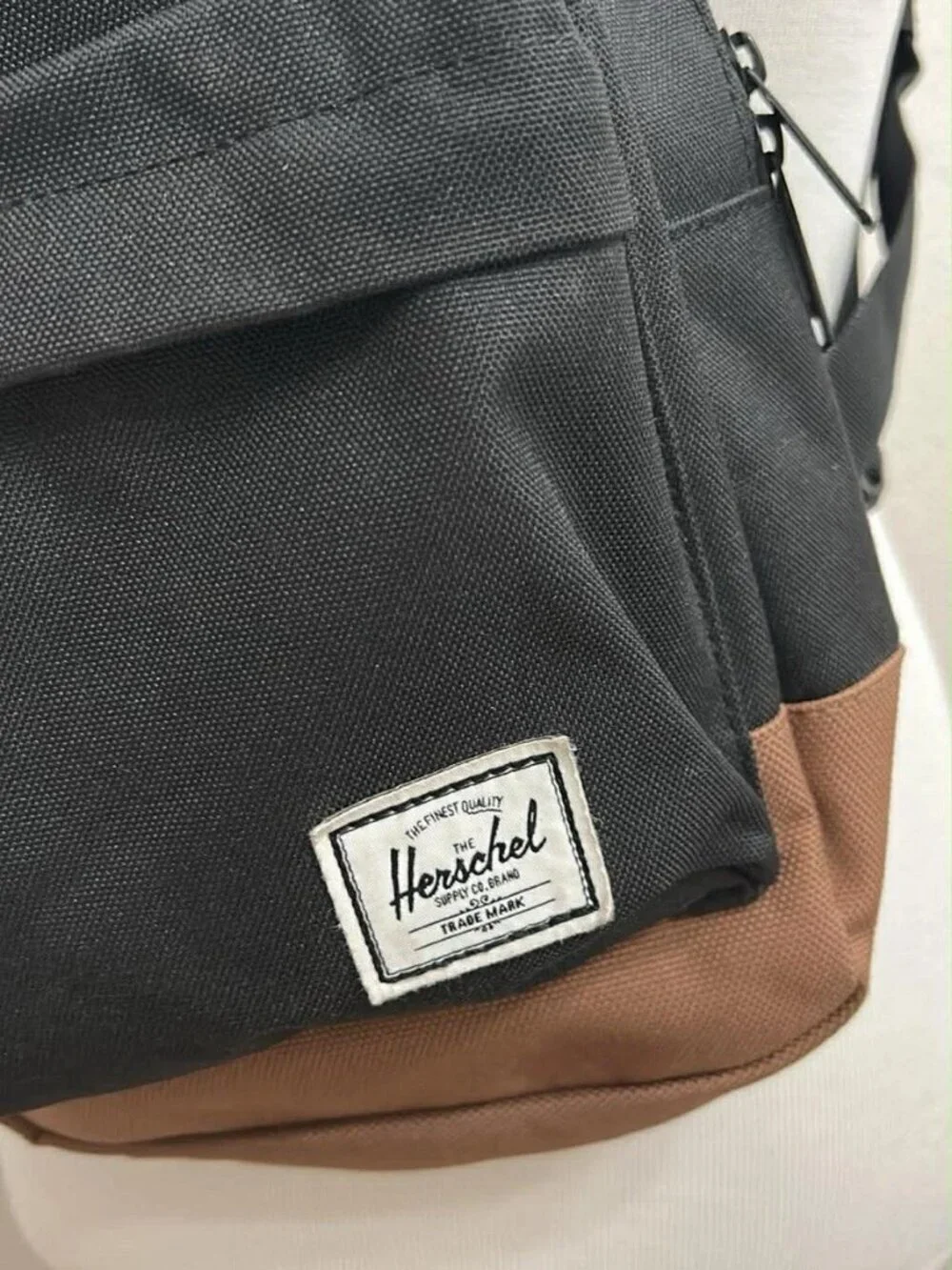 Herschel Supply Co Heritage Shoulder Crossbody Sling Bag 8L - Black